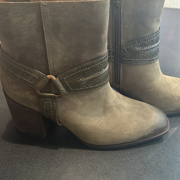 Vionic Carnelia Women's Boot (Olive) - Picture 3 of 4